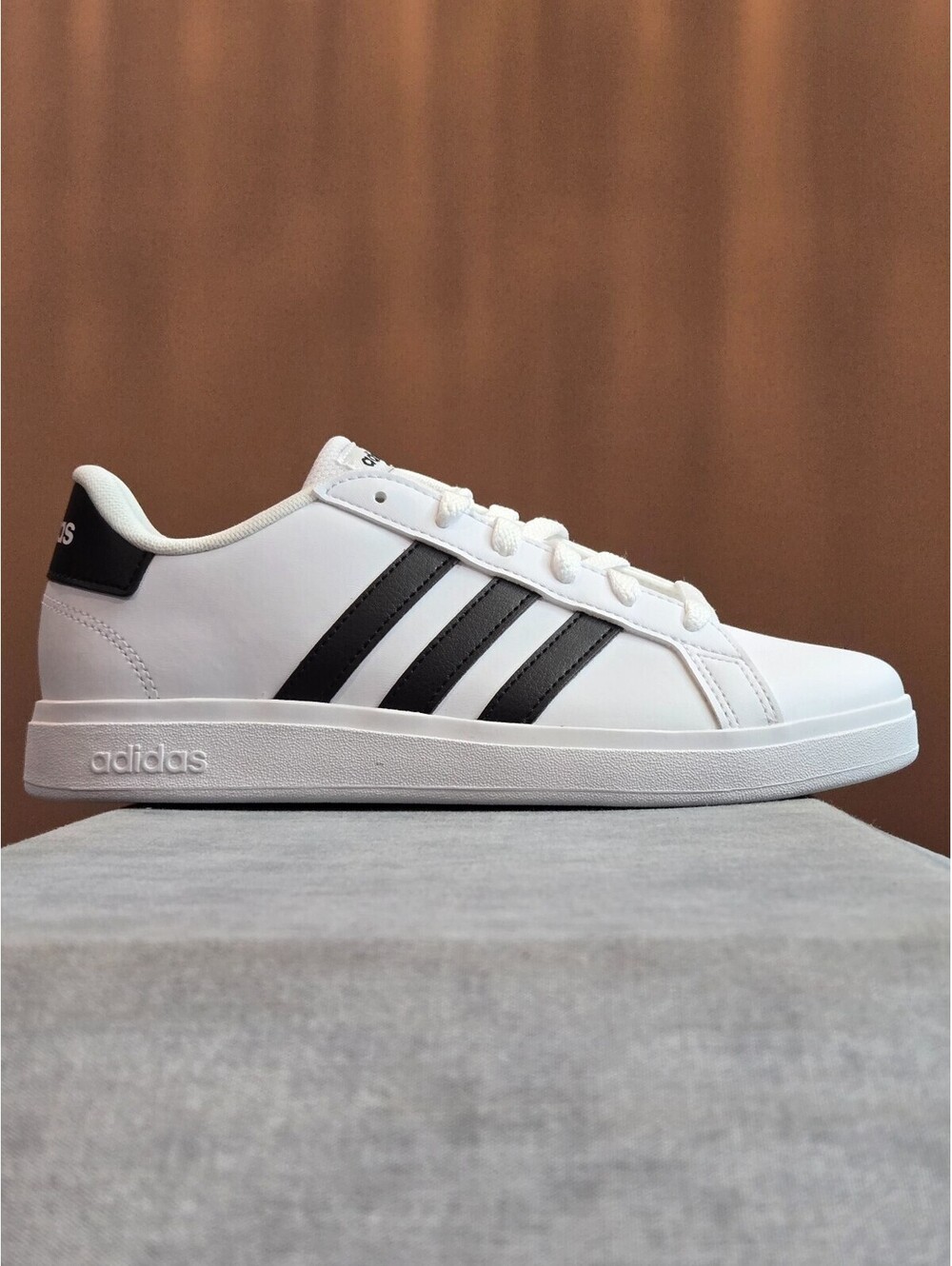 adidas Grand Court 2.0 - White / Black (GW6511) Youth Size 5Y BRAND NEW IN BOX